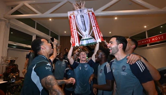 Vô địch Ngoại hạng Anh, Arsenal dồn lực quyết đấu PSG.