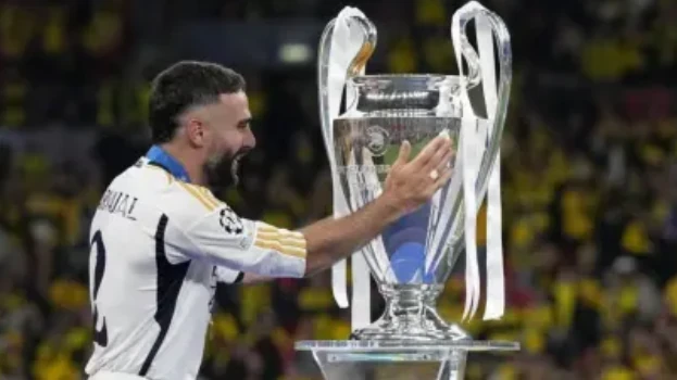 Carvajal sẽ rời Real hè này.