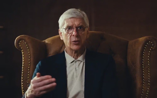 Wenger trong video chúc mừng chức vô địch của Arsenal.