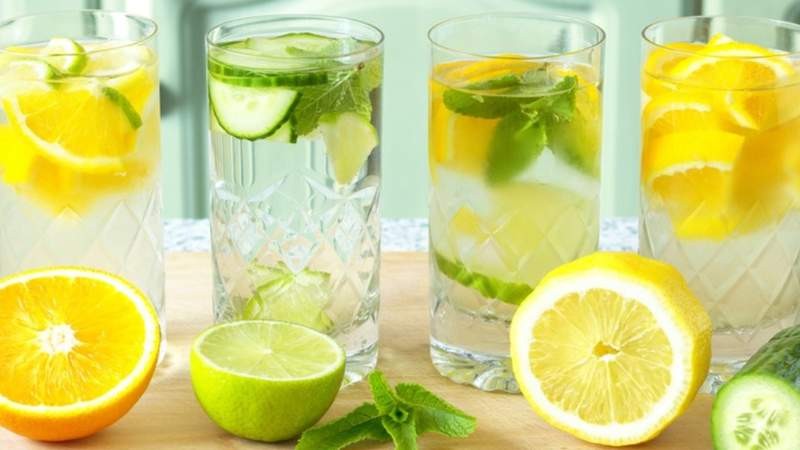 Hàm lượng vitamin C trong chanh giúp cơ thể tỉnh táo hơn, đồng thời hỗ trợ quá trình trao đổi chất diễn ra hiệu quả hơn.