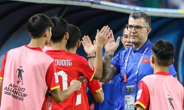 HLV Roland đã đưa U17 Việt Nam đến tấm vé World Cup lịch sử. 