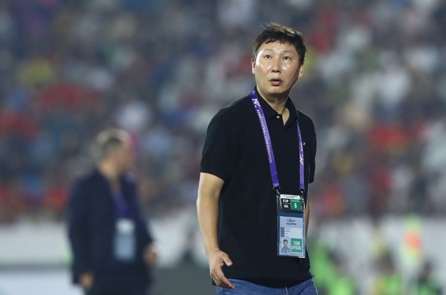 HLV Kim Sang-sik phải có những tính toán kỹ lưỡng.
