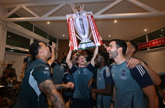 Arsenal có danh hiệu Ngoại hạng Anh sau 22 năm.
