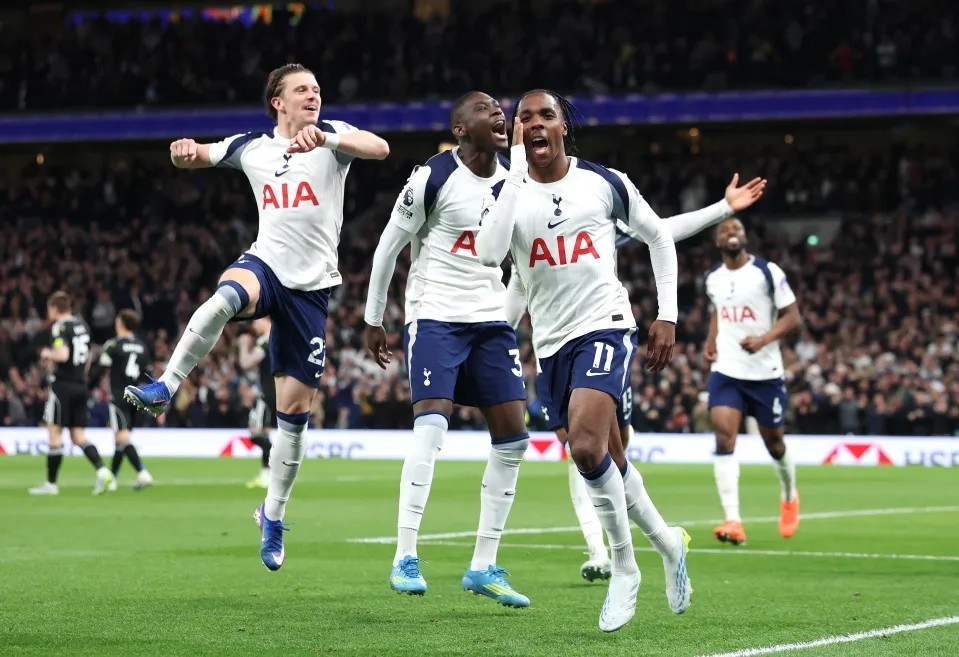 Tottenham sáng cửa trụ hạng trước vòng đấu cuối.