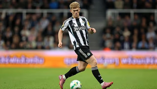 Lewis Hall là mục tiêu hàng đầu của Man United.