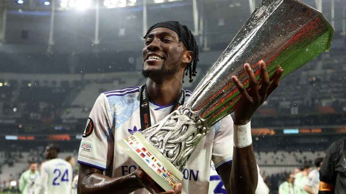 Abraham đã sưu tập trọn bộ danh hiệu của UEFA.