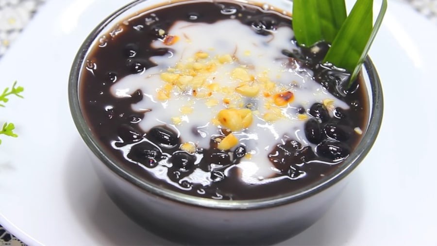 Cho 2 thứ này vào nước đậu đen là phá hỏng tác dụng giải nhiệt, bồi bổ: Đừng có dại!