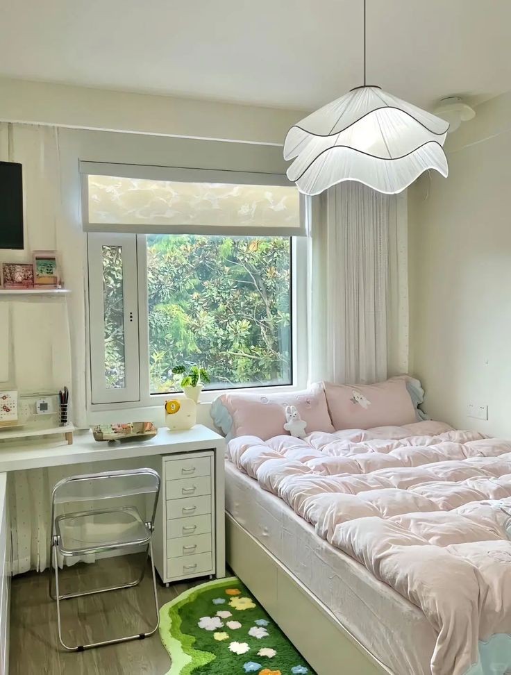 Nên cẩn trọng khi kê đầu giường sát cửa sổ
