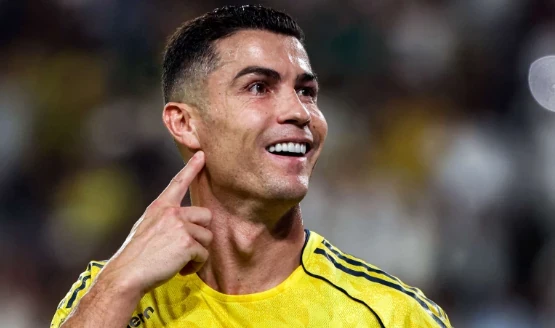 Ronaldo nhận giải cầu thủ hay nhất trận trong ngày đội nhà vô địch.