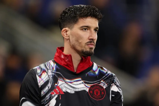 Bayindir khả năng cao sẽ rời Old Trafford trong mùa Hè. 