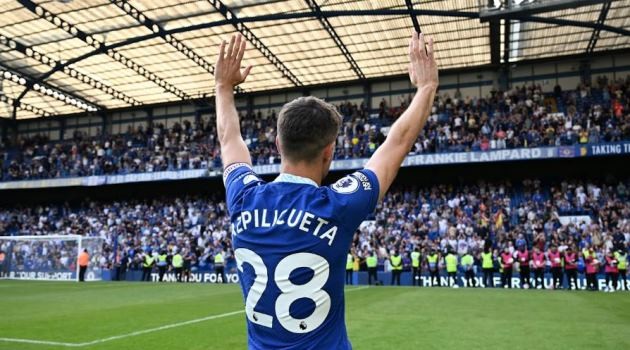  Cesar Azpilicueta thông báo giải nghệ sau khi gặt hái rất nhiều vinh quang.
