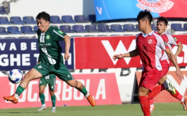 Minh Vương bỏ lỡ 2 cơ hội ngon ăn ở hiệp 1.