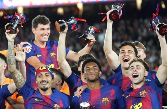 Barcelona giành chức vô địch La Liga.