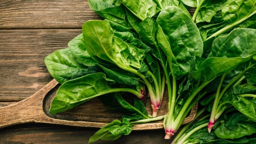 Không chỉ giàu kali, rau củ cải bó xôi còn chứa nhiều vitamin C, vitamin E, beta-carotene, chất xơ và các khoáng chất thiết yếu khác. Ảnh minh họa