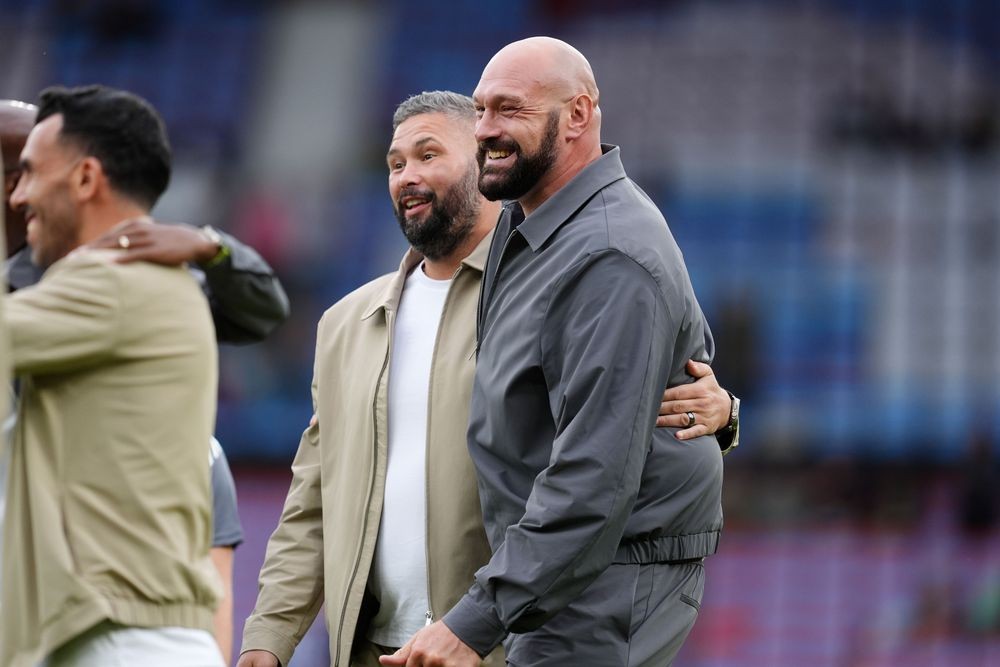 Tyson Fury và Tony Bellew