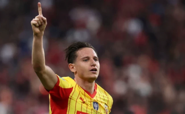 Thauvin ghi bàn cho Lens.