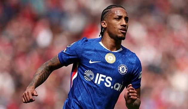 Joao Pedro nằm trong tầm ngắm của Barcelona.