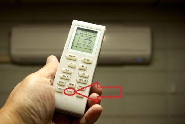 Nút nhỏ trên điều hòa nhiều người 