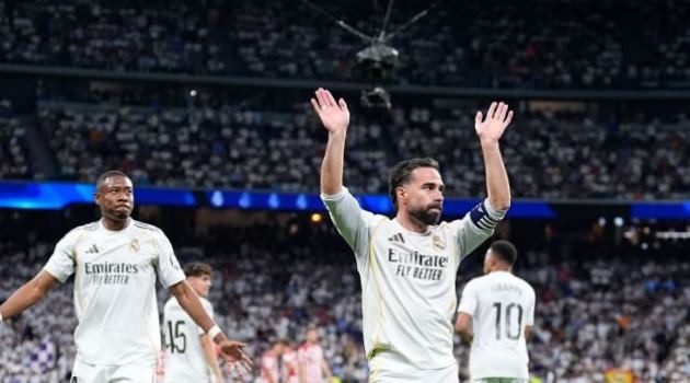 Dani Carvajal nghẹn ngào trong ngày chia tay Real.