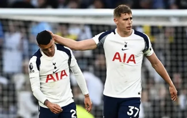 Tottenham đối mặt kịch bản rớt hạng.