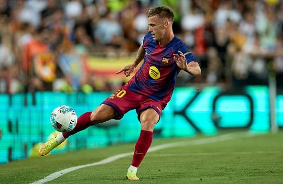 Dani Olmo (6.9): Di chuyển thông minh giữa các tuyến và là sợi dây liên kết chính trên hàng công. Olmo cho thấy nhãn quan chiến thuật tốt với những pha tỉa bóng đầy ý đồ, nhưng sự thiếu hiệu quả của các đồng đội xung quanh khiến nỗ lực của anh không mang lại kết quả như ý.