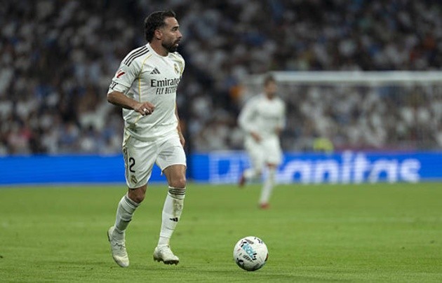 Dani Carvajal – 7.5 điểm: Người thủ quân huyền thoại đã có lời chia tay không thể ngọt ngào hơn. Carvajal chơi xông xáo, trực tiếp kiến tạo cho Gonzalo mở tỷ số. Khi rời sân ở những phút cuối, anh nhận được sự tri ân nồng nhiệt từ toàn bộ khán đài Bernabeu.