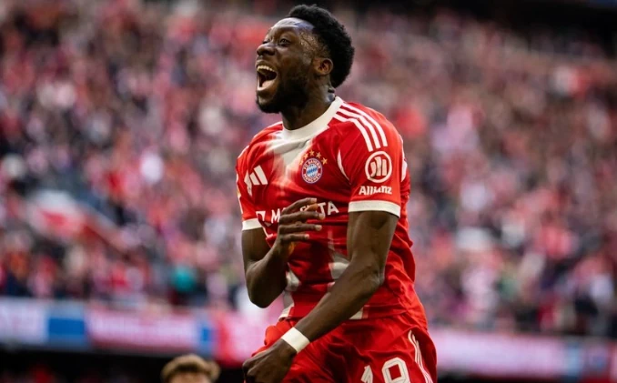 Bayern bật đèn xanh để Davies rời đi ở hè 2026.