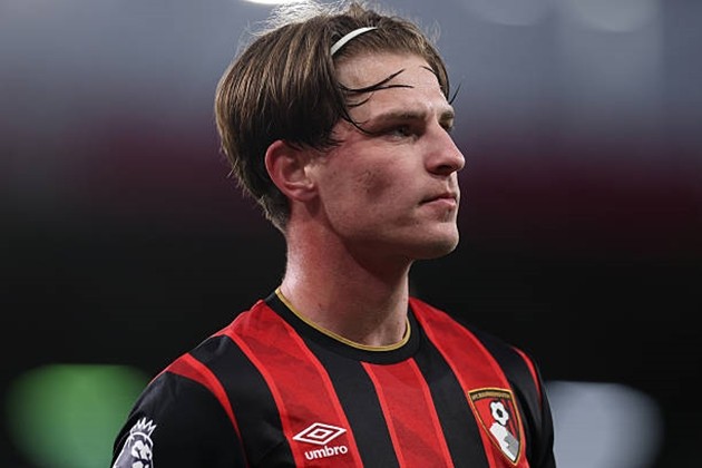 Alex Scott gây ấn tượng trong màu áo Bournemouth.
