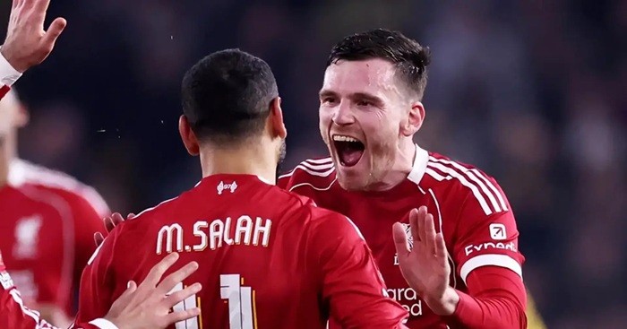 Robertson và Salah chuẩn bị rời Liverpool.