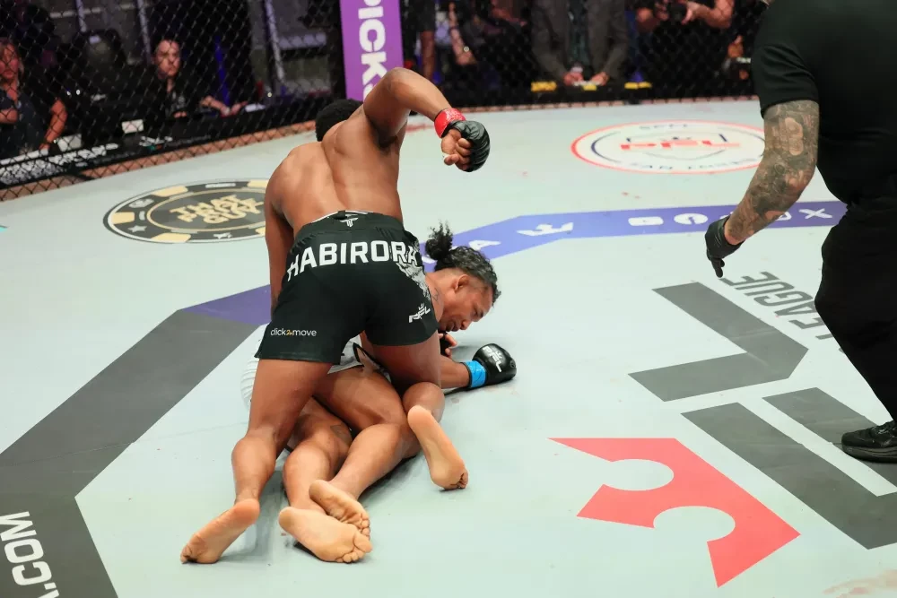 Patrick Habirora hạ gục Benson Henderson