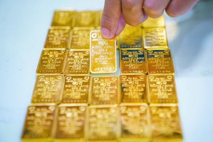 Lúc 6h30 ngày 25-5 (giờ Việt Nam), giá vàng thế giới giao dịch quanh mức 4.575 USD/ounce, tăng mạnh 65 USD/ounce, tương đương 1,44% so với phiên đóng cửa cuối tuần trước.

