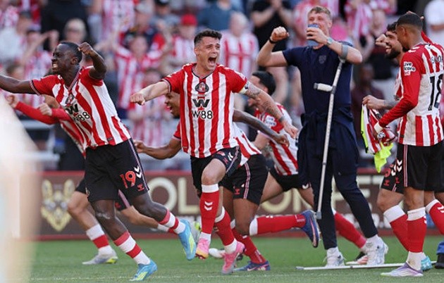 Sunderland giành vé dự Europa League mùa tới.