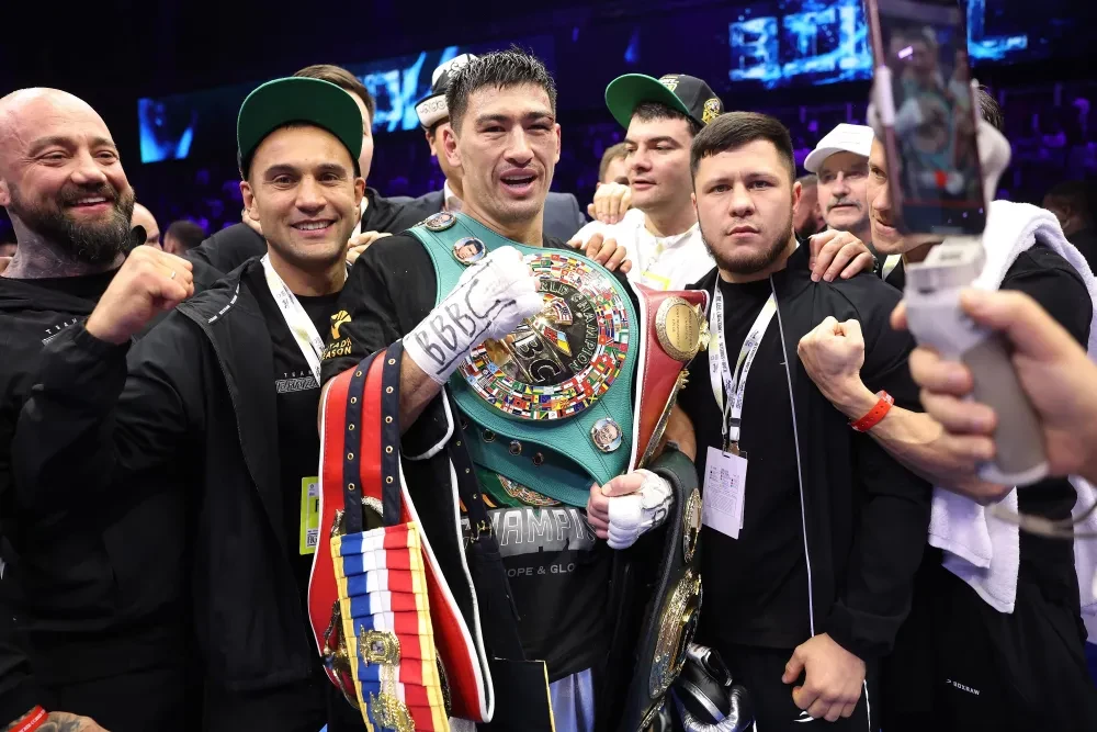 Dmitry Bivol chiến thắng Beterbiev