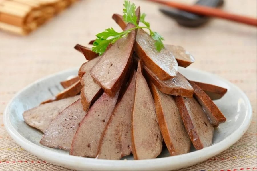 Gan là cơ quan lọc và giải độc của cơ thể, vì vậy cũng là nơi tích tụ nhiều chất tồn dư từ thức ăn, thuốc hoặc kháng sinh. 