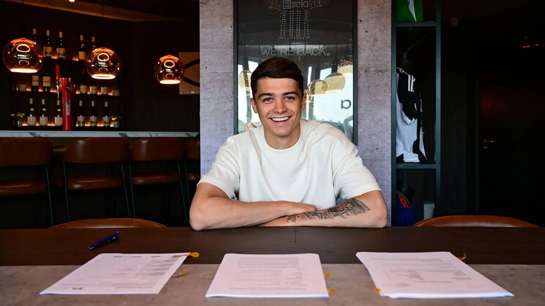 Lewis Miley chính thức gia hạn với Newcastle thêm 6 năm.
