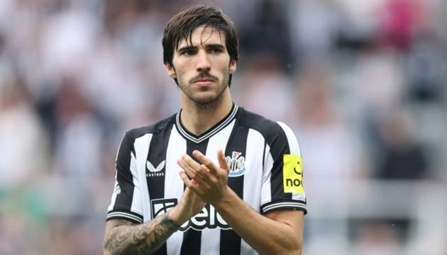 Sandro Tonali là một trong những mục tiêu hàng đầu cải tổ tuyến giữa Man United.