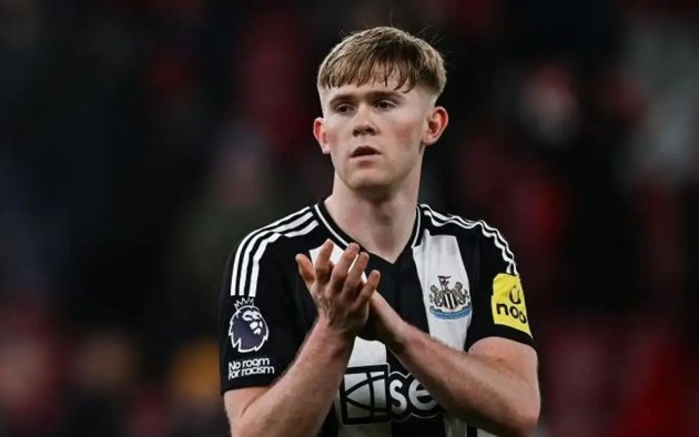 Man Utd nhắm Lewis Hall để làm mới hành lang trái.