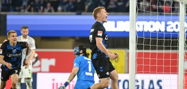 Laurin Curda ghi bàn quyết định cho Paderborn.