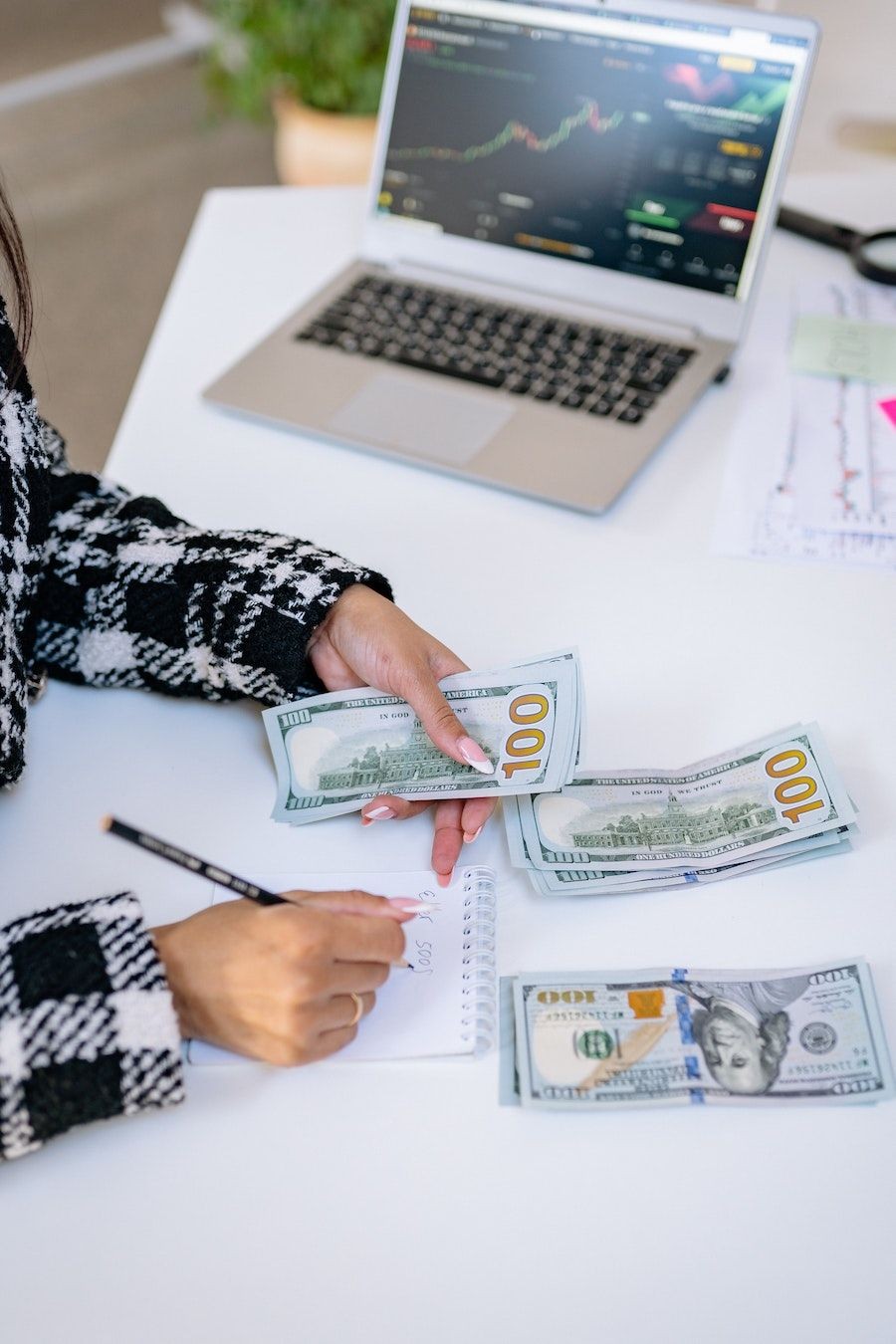 Đừng vội mua sắm để giảm thiểu chi tiêu không cần thiết