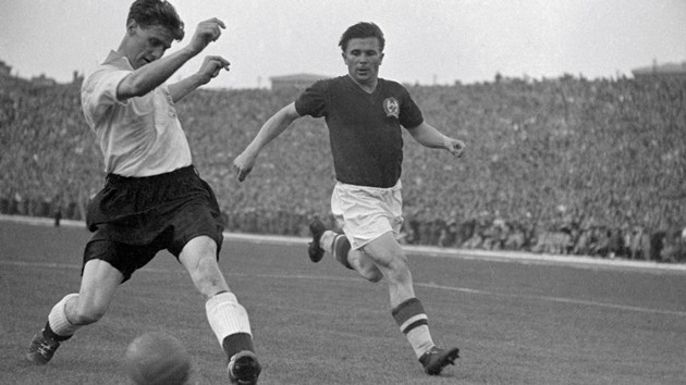 Huyền thoại góp mặt trong đội hình tiêu biểu World Cup 1954.