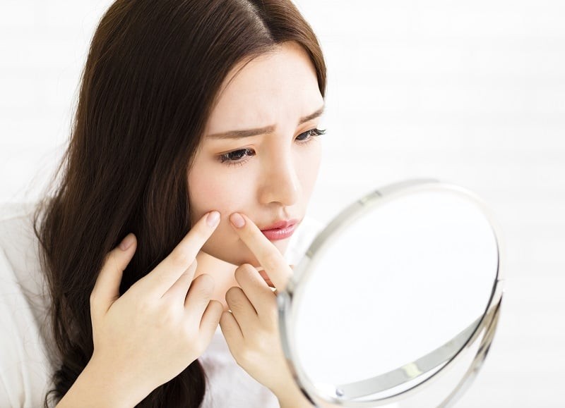 Kem chống nắng phổ rộng với SPF từ 30 trở lên thường được ưu tiên trong routine trị thâm. 