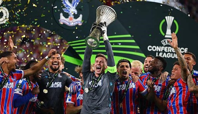 Crystal Palace giành chức vô địch Conference League sau khi đánh bại Rayo Vallecano.