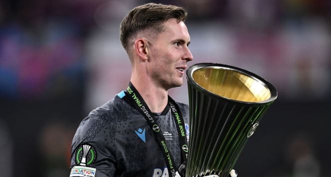 Dean Henderson (7.6/10 điểm): Dù Rayo kiểm soát bóng nhiều, thủ môn của Palace thực tế lại có rất ít việc phải làm - ngoại trừ việc nâng cao chiếc cúp vô địch ở cuối trận.