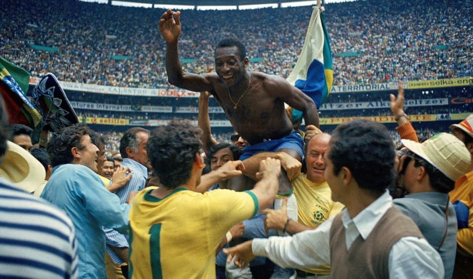 Pele giúp Brazil đăng quang tại World Cup 1970.