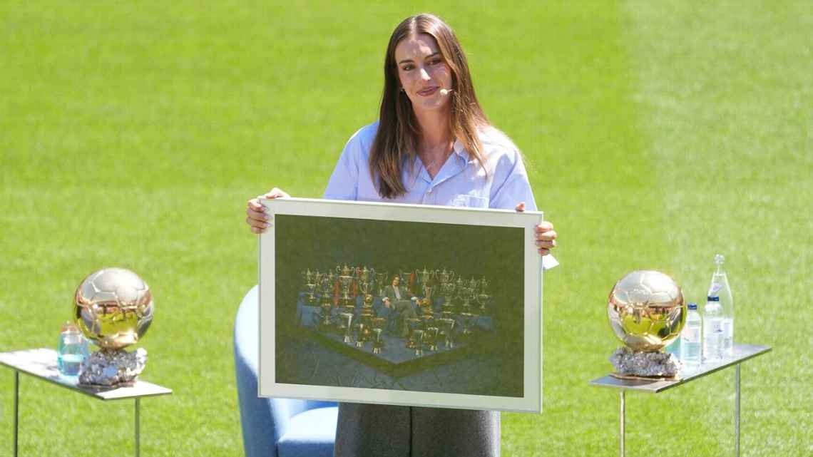  Putellas được Barca tổ chức tri ân.