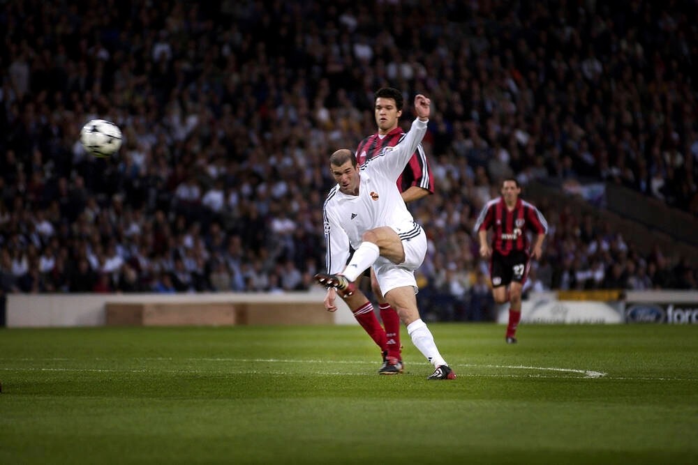 Zinedine Zidane và khoảnh khắc kinh điển trong trận chung kết Champions League năm 2002.