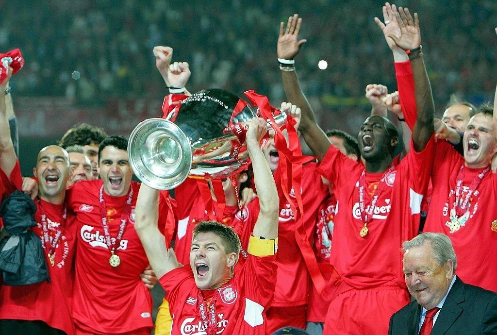 Steven Gerrard và đồng đội đăng quang cúp C1 mùa 2004/05 sau màn ngược dòng lịch sử.