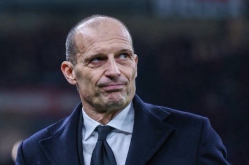 Allegri sẵn sàng dẫn dắt Napoli.