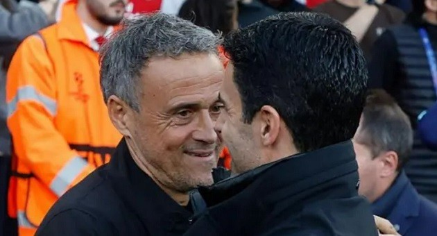 PSG có một giải đấu quốc nội dễ thở hơn Arsenal.