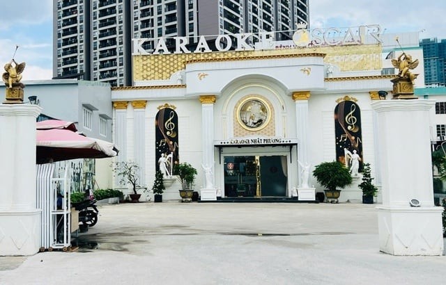 Theo thông tin ban đầu trên báo Dân trí, tối 24/5, ông P. cùng bạn đến hát tại quán karaoke Oscar Nhất Phương.